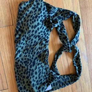 Billabong swim suit top - green and black